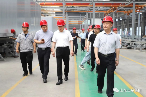 新華社《經(jīng)濟參考報》領(lǐng)導來山東三星集團參觀調(diào)研