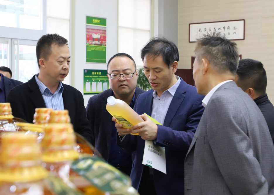 甘肅省定西市糧食和物資儲(chǔ)備局黨組書(shū)記、局長(zhǎng)燕永春一行來(lái)山東三星集團(tuán)參觀座談