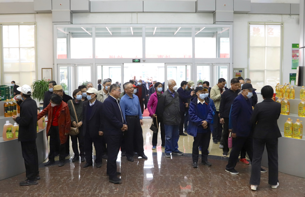 省檢察院離退休老干部考察團(tuán)來(lái)山東三星集團(tuán)參觀考察