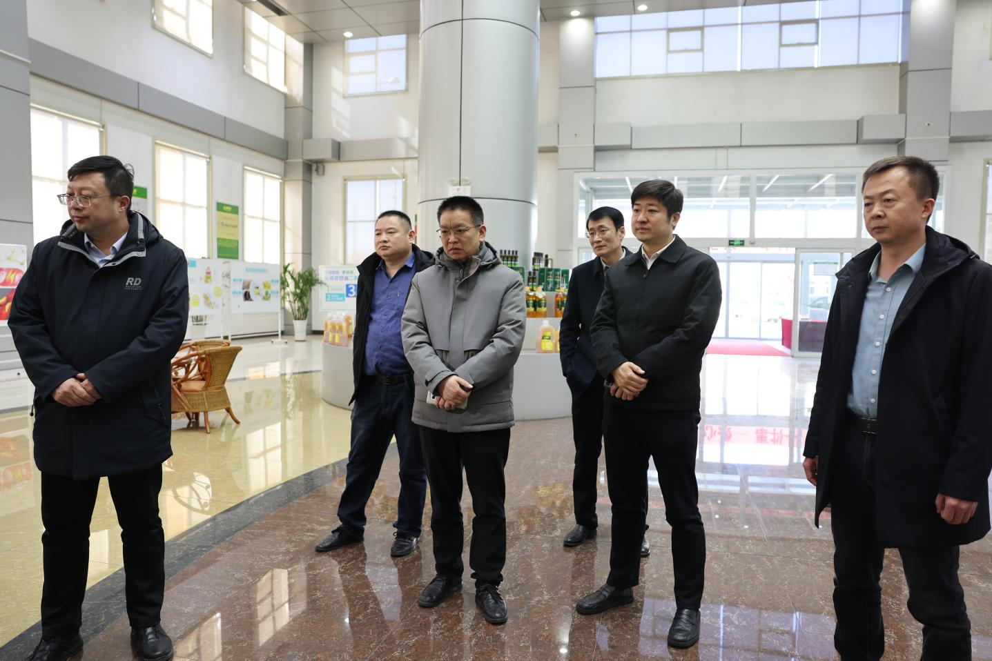 山東人才科創(chuàng)、清華大學(xué)團(tuán)委創(chuàng)業(yè)指導(dǎo)中心考察組來(lái)山東三星集團(tuán)參觀考察