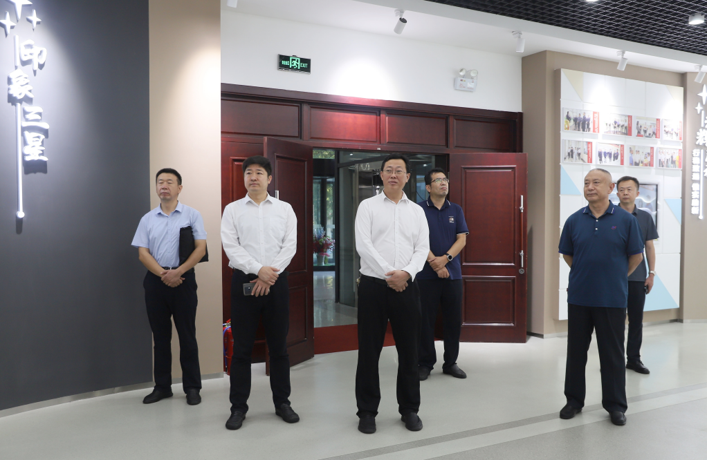 鄒平市人社局黨組書(shū)記、局長(zhǎng)王保利來(lái)山東三星集團(tuán)調(diào)研