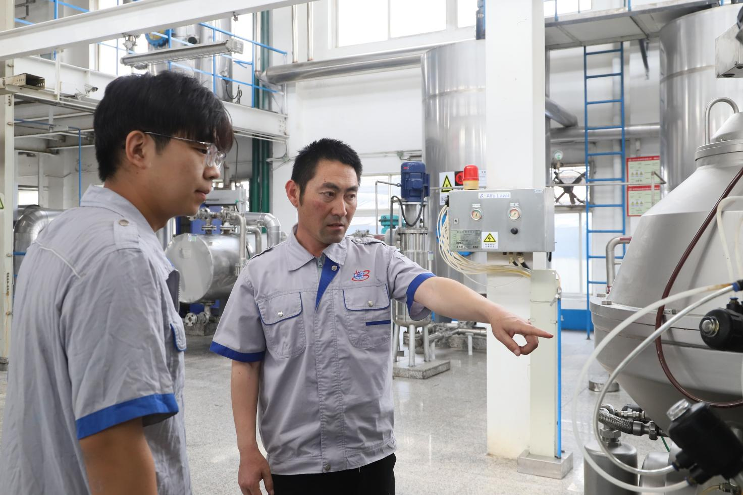 【榜樣力量】李英哥：實(shí)干為槳勇?lián)?dāng) 創(chuàng)新為帆領(lǐng)航程