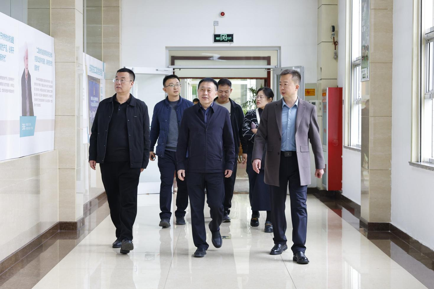 濱州市郵政管理局黨組書記、局長劉新力一行來山東三星集團(tuán)參觀座談